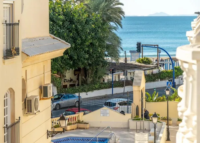 Amazing Penthouse On The Beach, Sea Views, Wifi, Airconditioning And Parking Appartement *