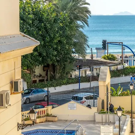 Amazing Penthouse On The Beach, Sea Views, Wifi, Airconditioning And Parking Huoneisto *