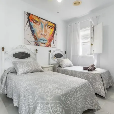 Amazing Penthouse On The Beach, Sea Views, Wifi, Airconditioning And Parking *